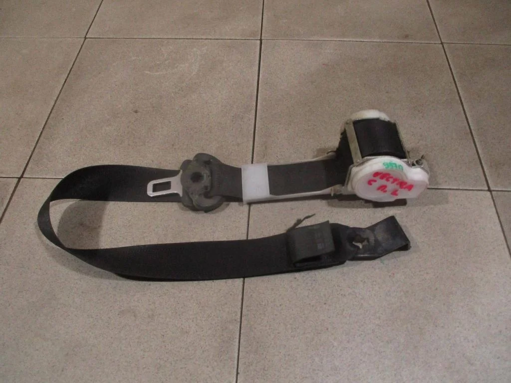 Ремень безопасности Opel Vectra 2005