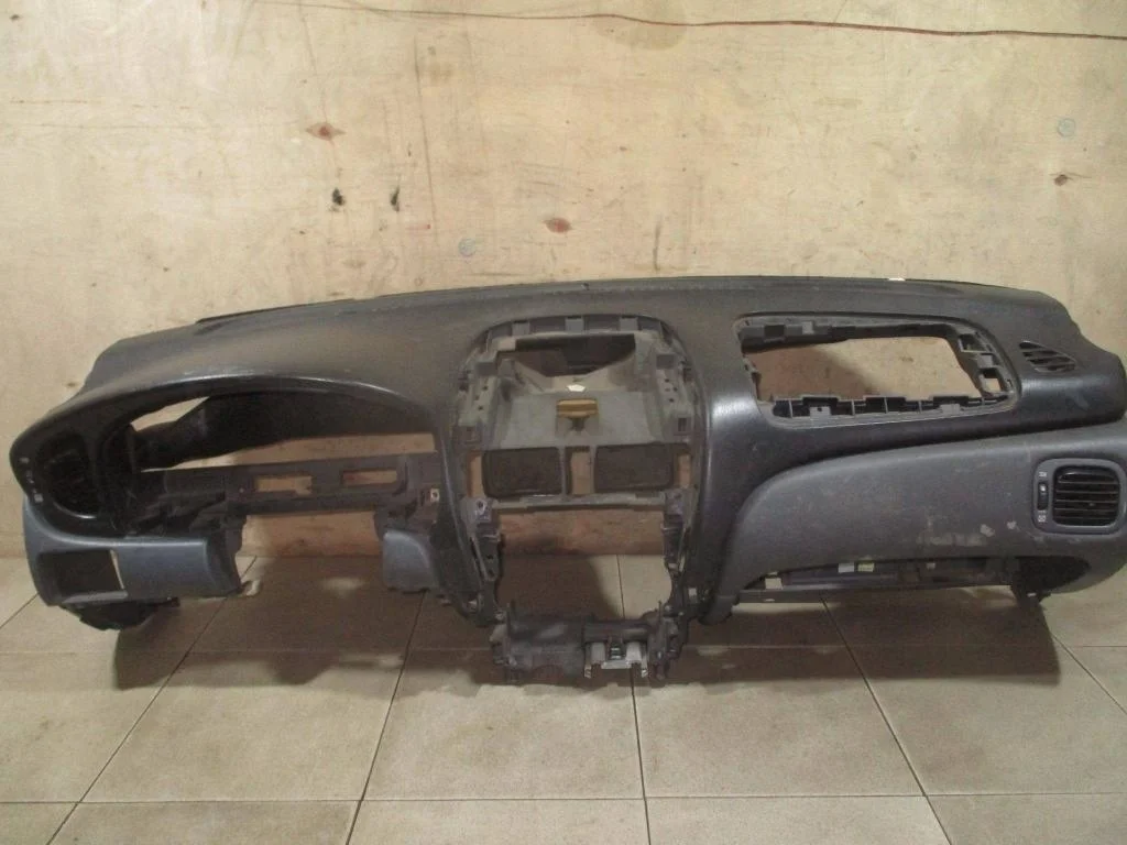 Торпедо Nissan Almera (N16)