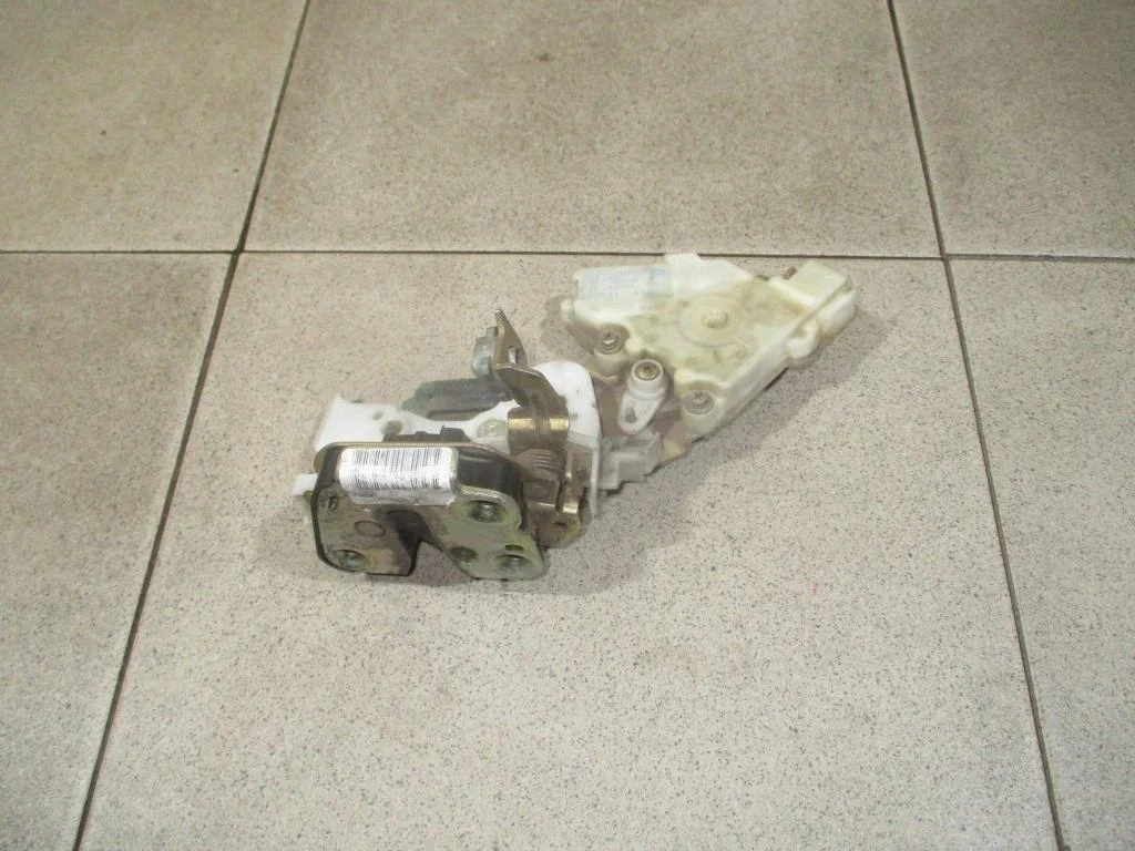 Замок двери задней правой Nissan Almera 2005 (N16)