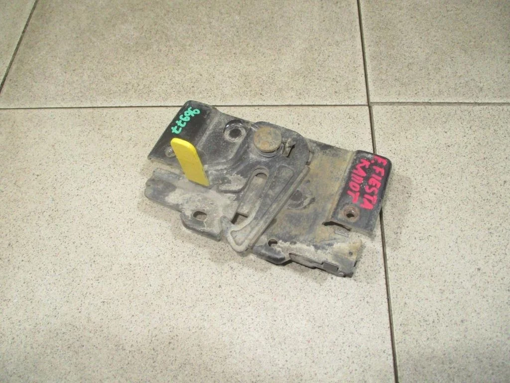 Замок капота Ford Fiesta 2008 6