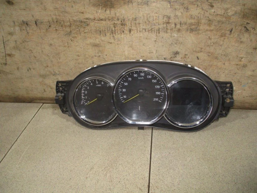 Панель приборов Renault Logan 2