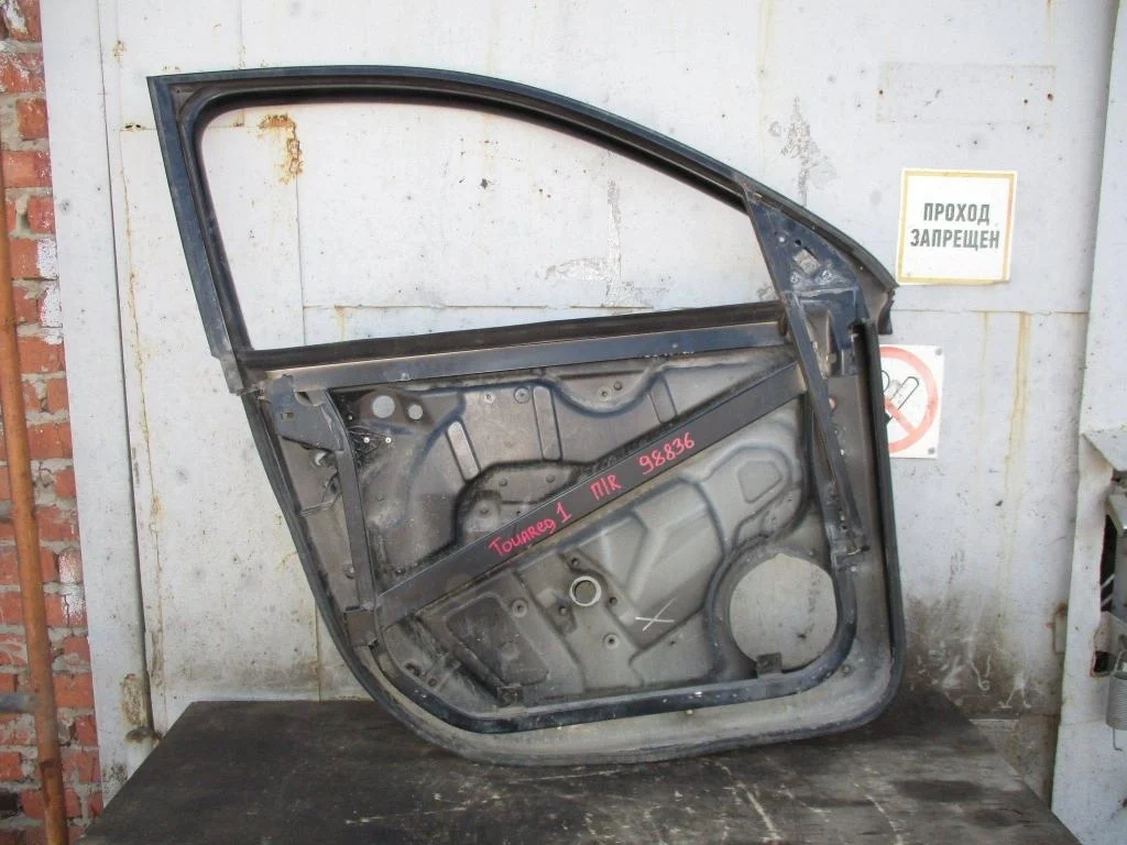 Рамка двери Volkswagen Touareg 7L