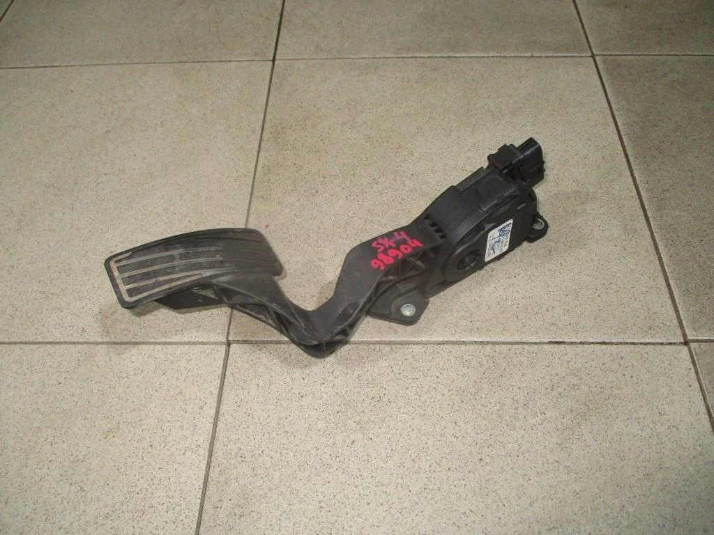 Педаль газа Suzuki SX4 2012