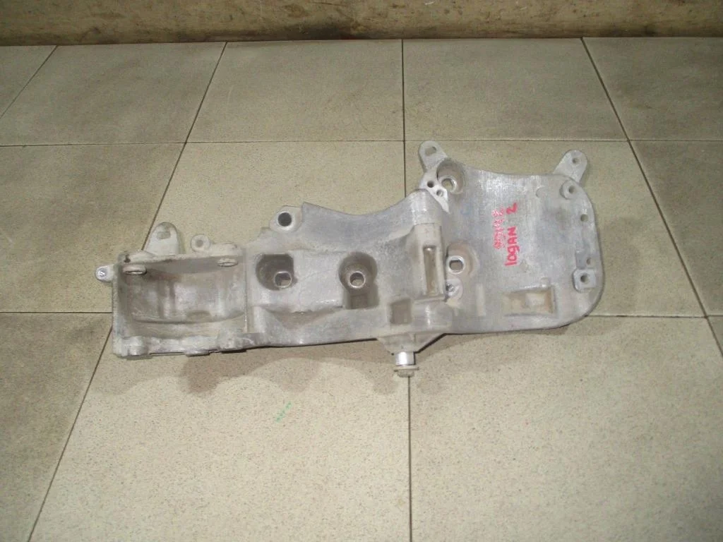 Кронштейн генератора Renault Logan 2 L52