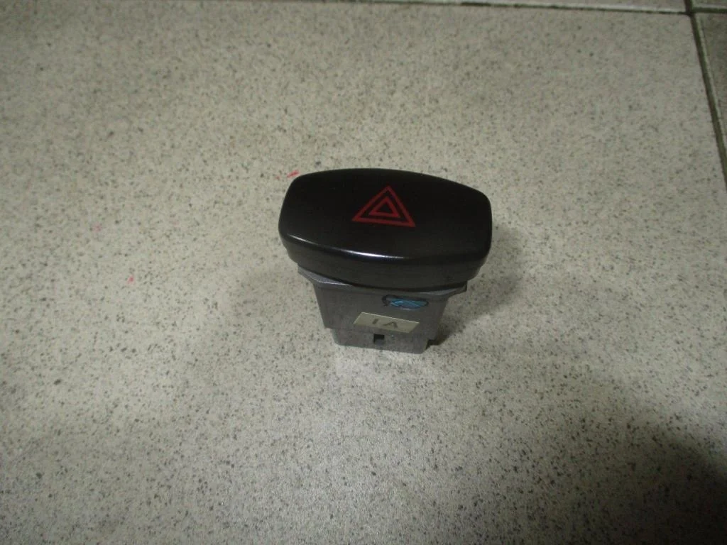 Кнопка аварийной сигнализации Chevrolet Lacetti J200