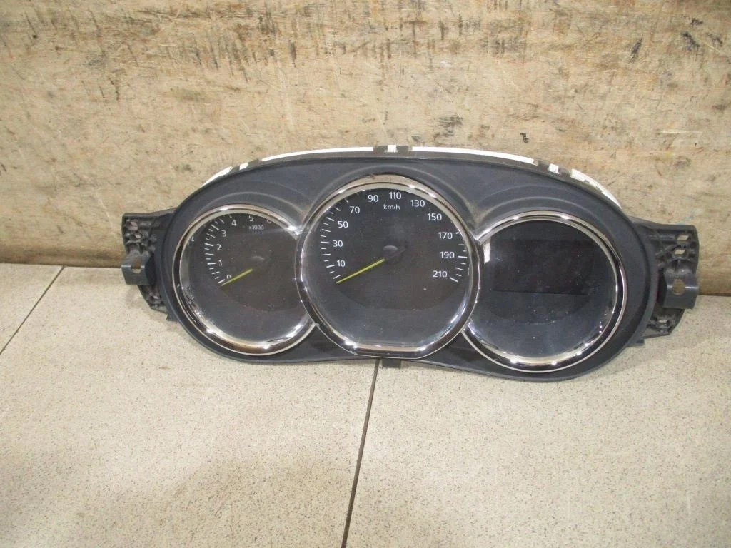 Панель приборов Renault Logan 2
