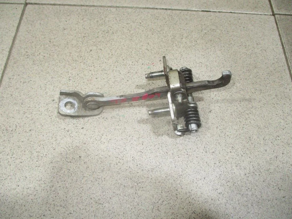 Ограничитель двери Renault Logan 2 L52