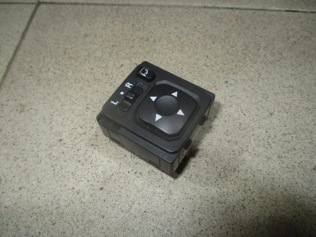 Переключатель регулировки зеркала Mitsubishi Pajero 4 2008 (V80/V90)