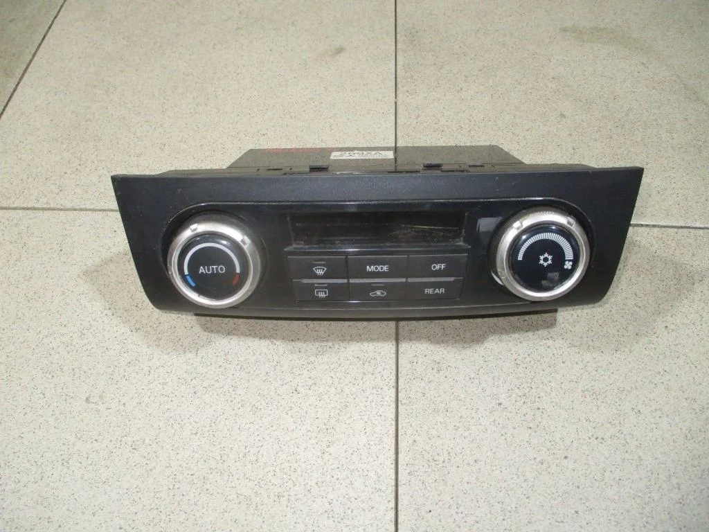 Блок управления климатической установкой Mitsubishi Pajero 4 2008 V80, V90