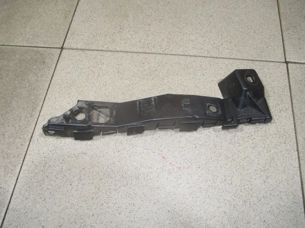 Кронштейн переднего бампера правый Kia Ceed 2007 ()