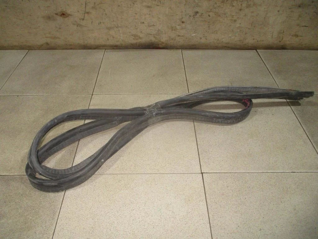 Уплотнитель багажника Renault Logan 2 L52