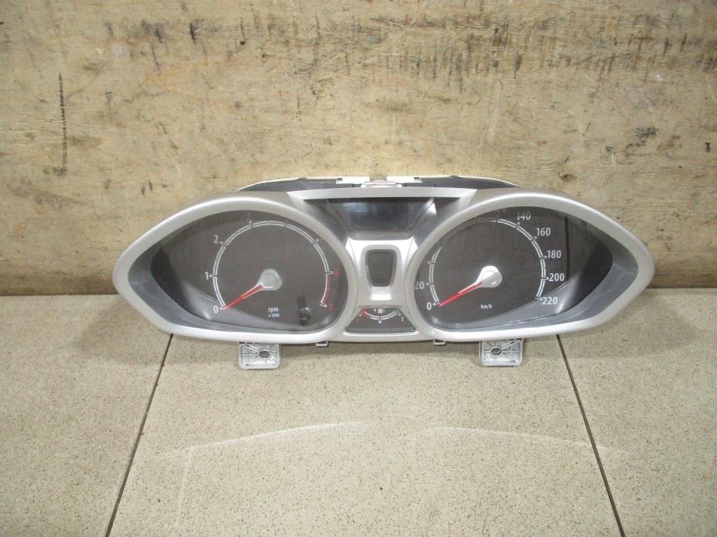 Панель приборов Ford Fiesta 2008 6