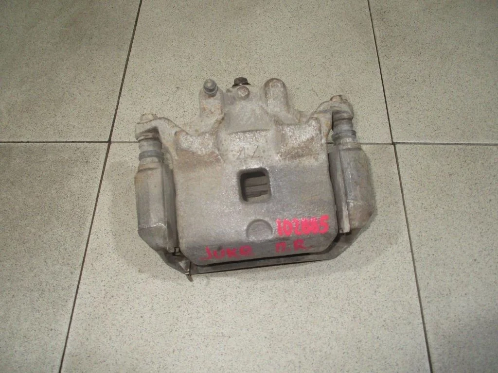 Суппорт передний правый Nissan Juke F15