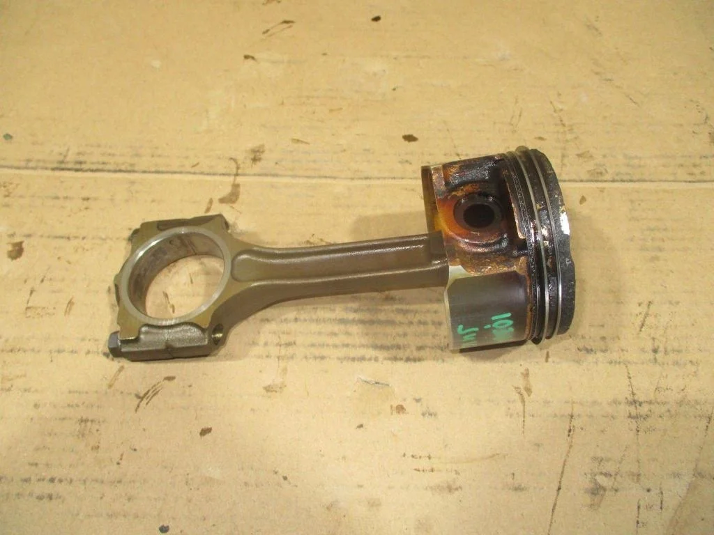 Поршень с шатуном Nissan Juke (F15)