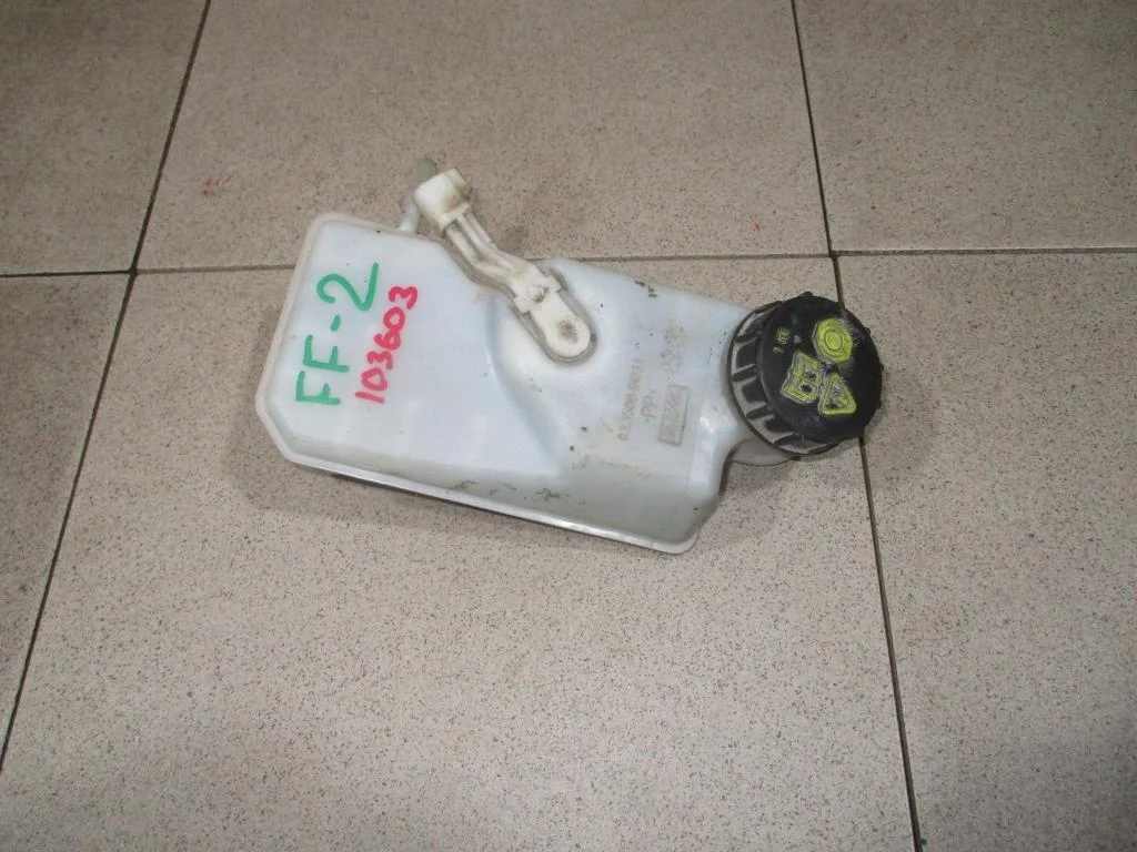 Бачок главного тормозного цилиндра Ford Focus 2