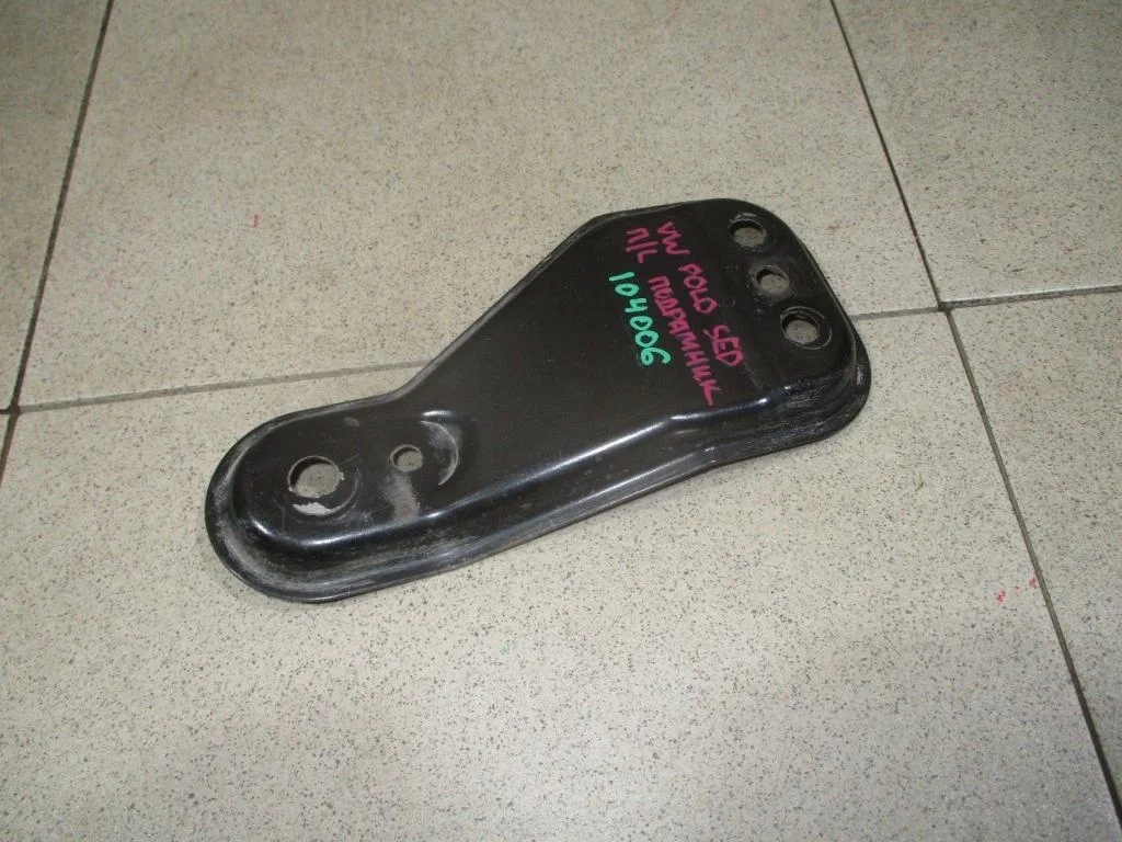 Кронштейн переднего рычага Volkswagen Polo 5