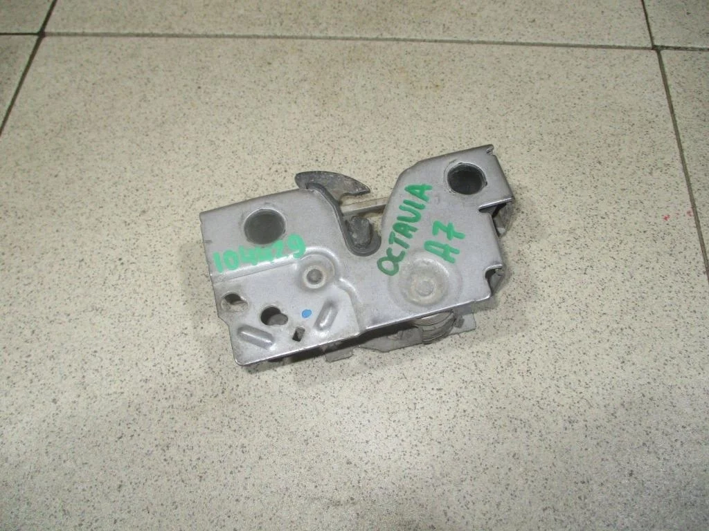 Замок капота Skoda Octavia (A7)