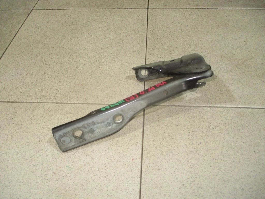 Петля капота правая Volkswagen Polo 5