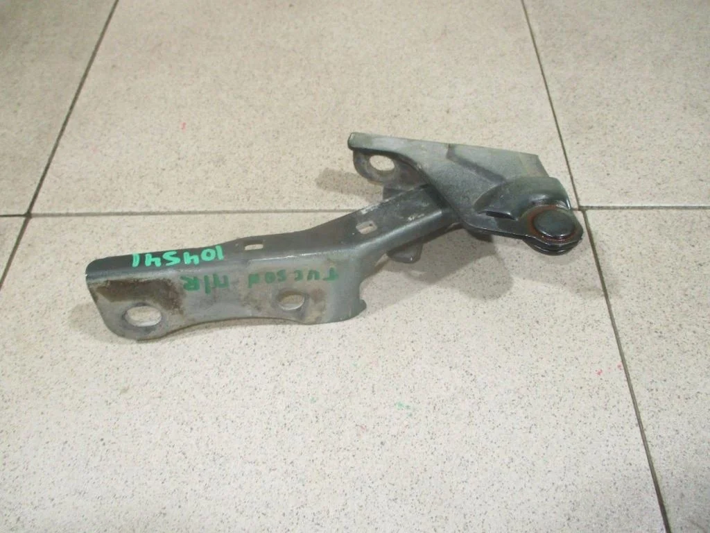 Петля капота правая Hyundai Tucson 1 JM