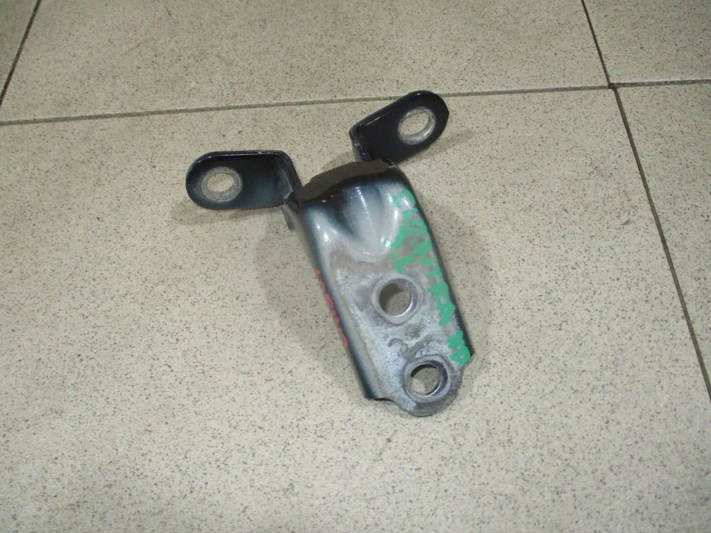 Петля двери задней левой нижняя Hyundai Elantra HD