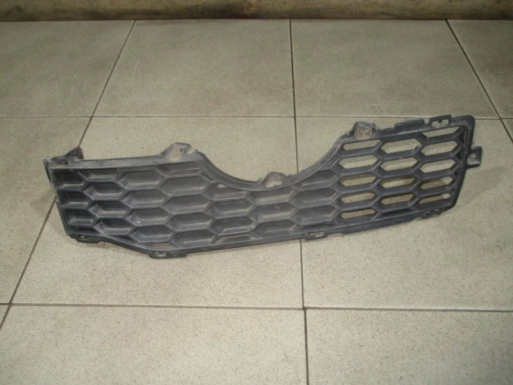 Решетка в бампер левая Chevrolet Captiva 2007 (C100)