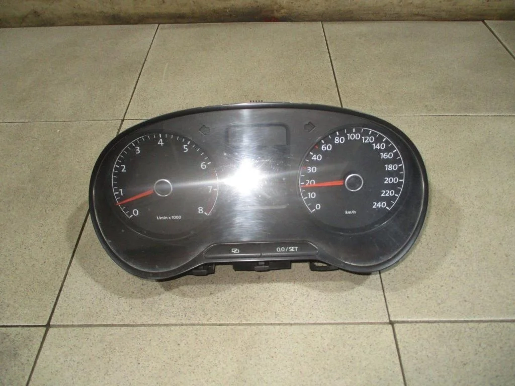Панель приборов Volkswagen Polo 5