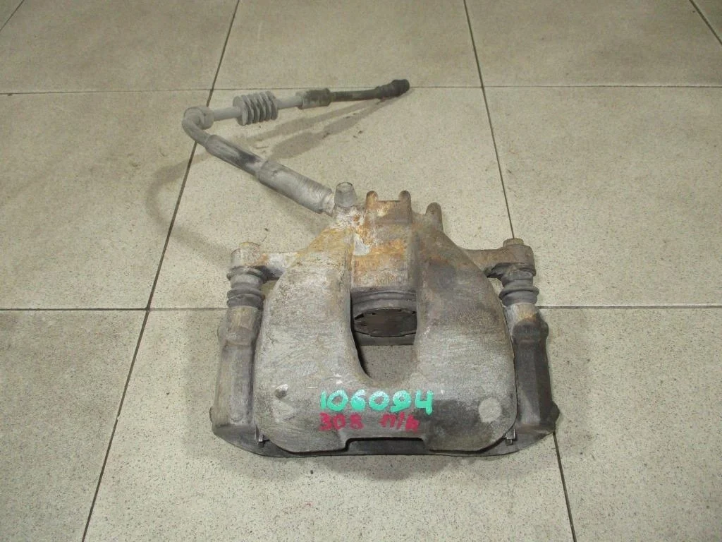 Суппорт передний правый Peugeot 308 T7