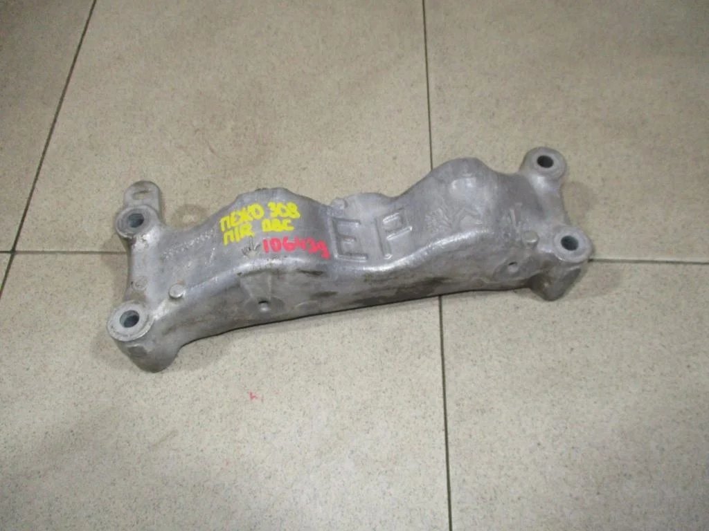 Кронштейн двигателя правый Peugeot 308 T7