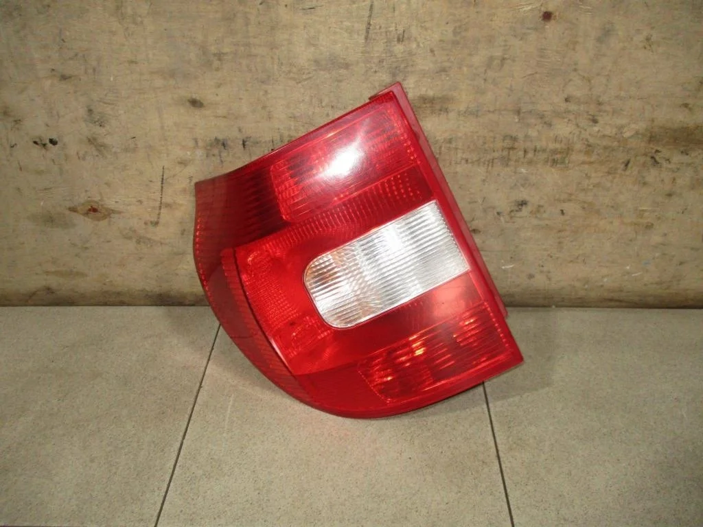 Фонарь задний левый Skoda Yeti 2012 5L