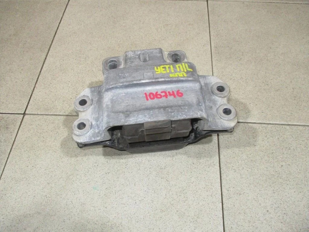 Опора кпп левая Skoda Yeti 2012 5L