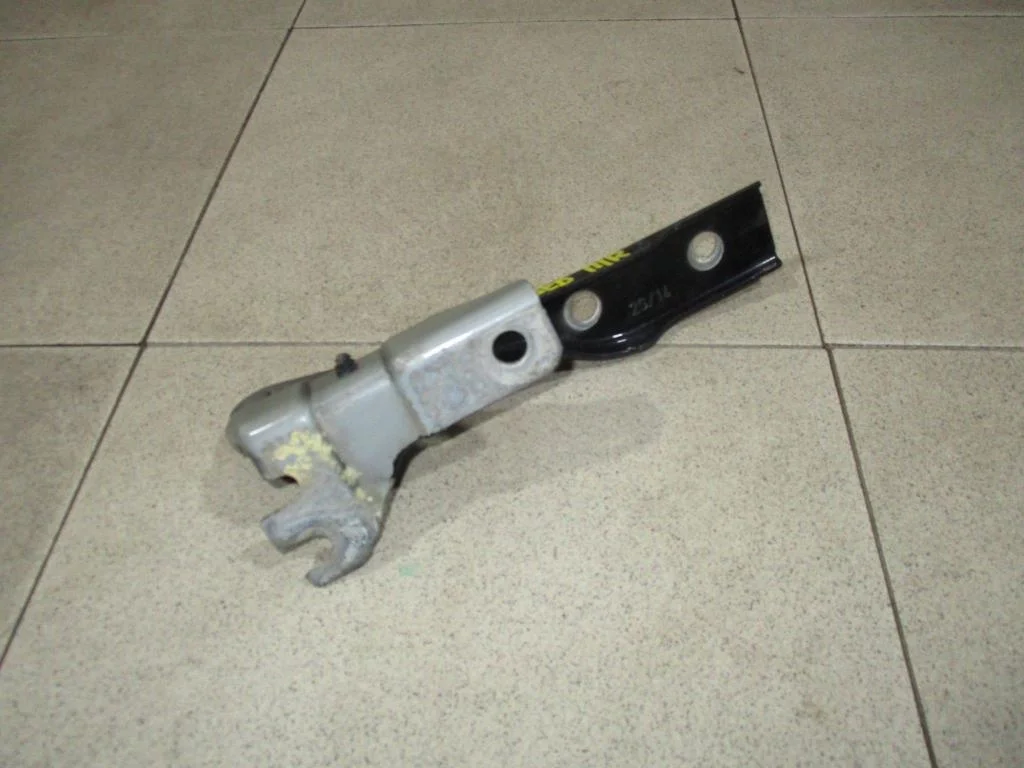 Петля капота правая Volkswagen Polo 5