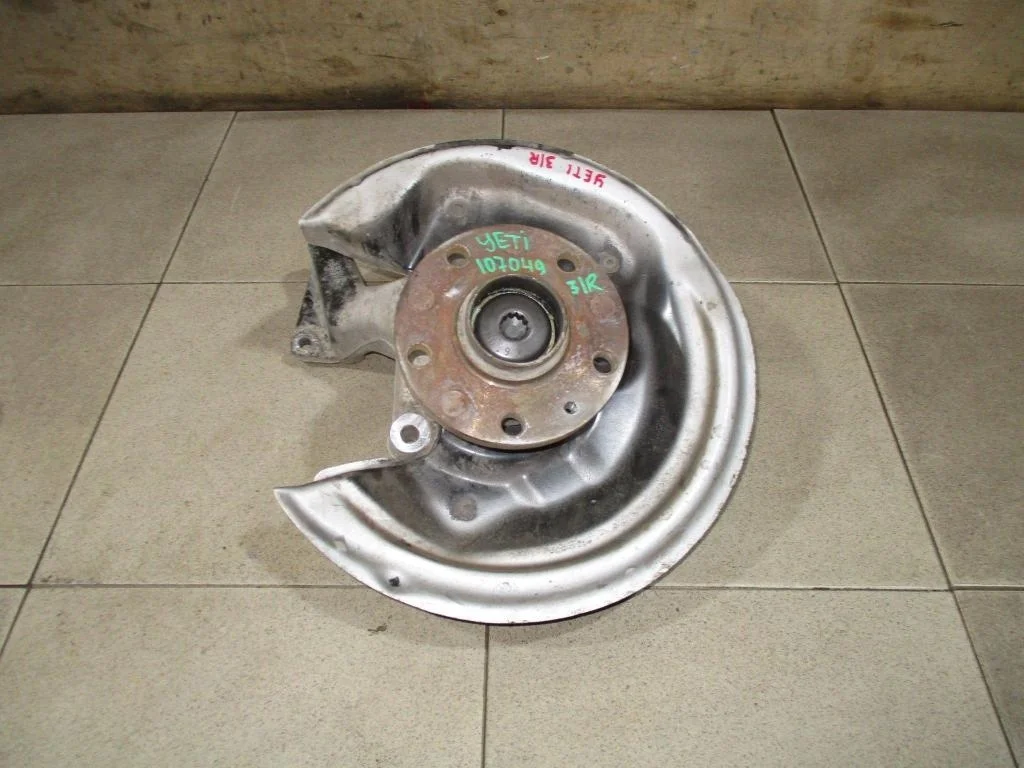 Кулак поворотный задний правый Skoda Yeti 2012 (5L)