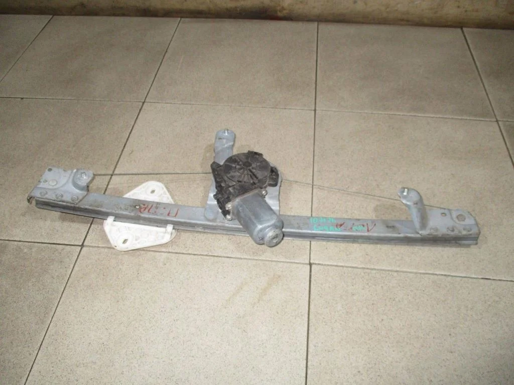 Стеклоподъемник электр. передний правый Renault Logan 1 L90