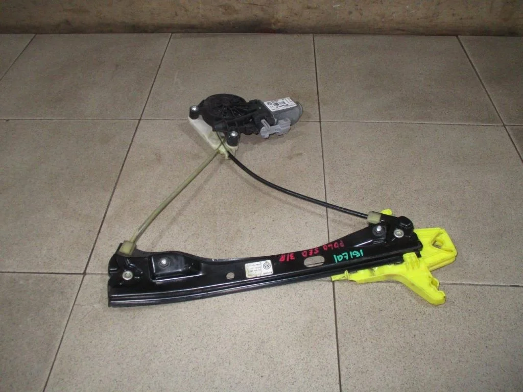 Стеклоподъемник задний правый Volkswagen Polo 5