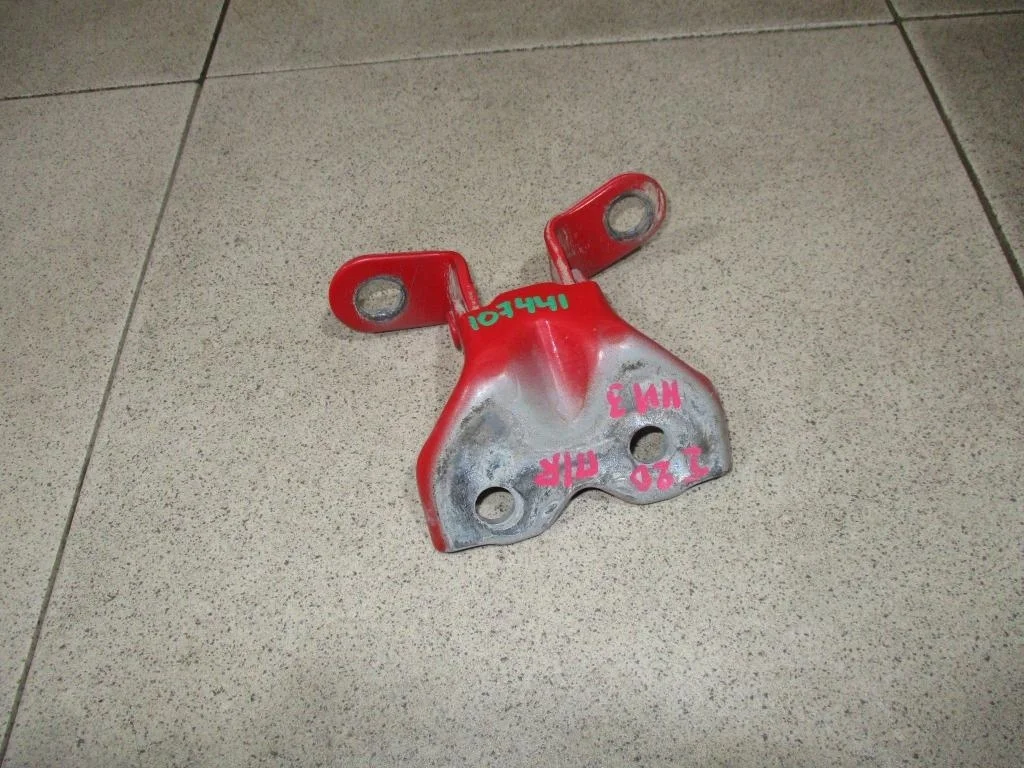 Петля двери передней правой нижняя Hyundai i20 2009 (PB)