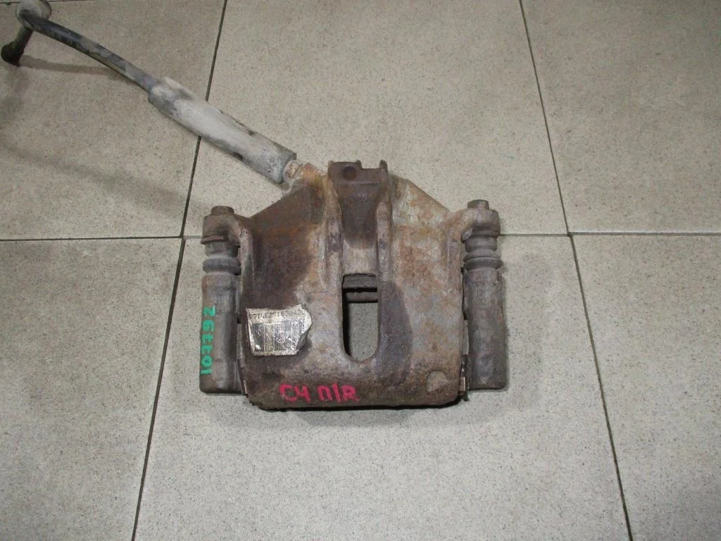 Суппорт передний правый Citroen C4 2007 LC