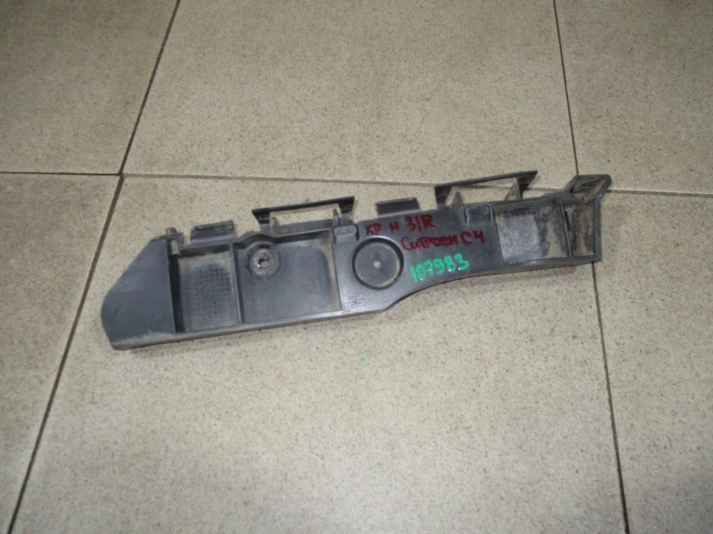 Кронштейн заднего бампера правый Citroen C4 2007