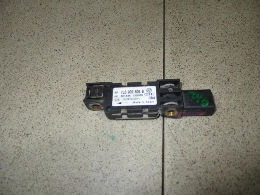 Датчик air bag Volkswagen Touareg (7L)