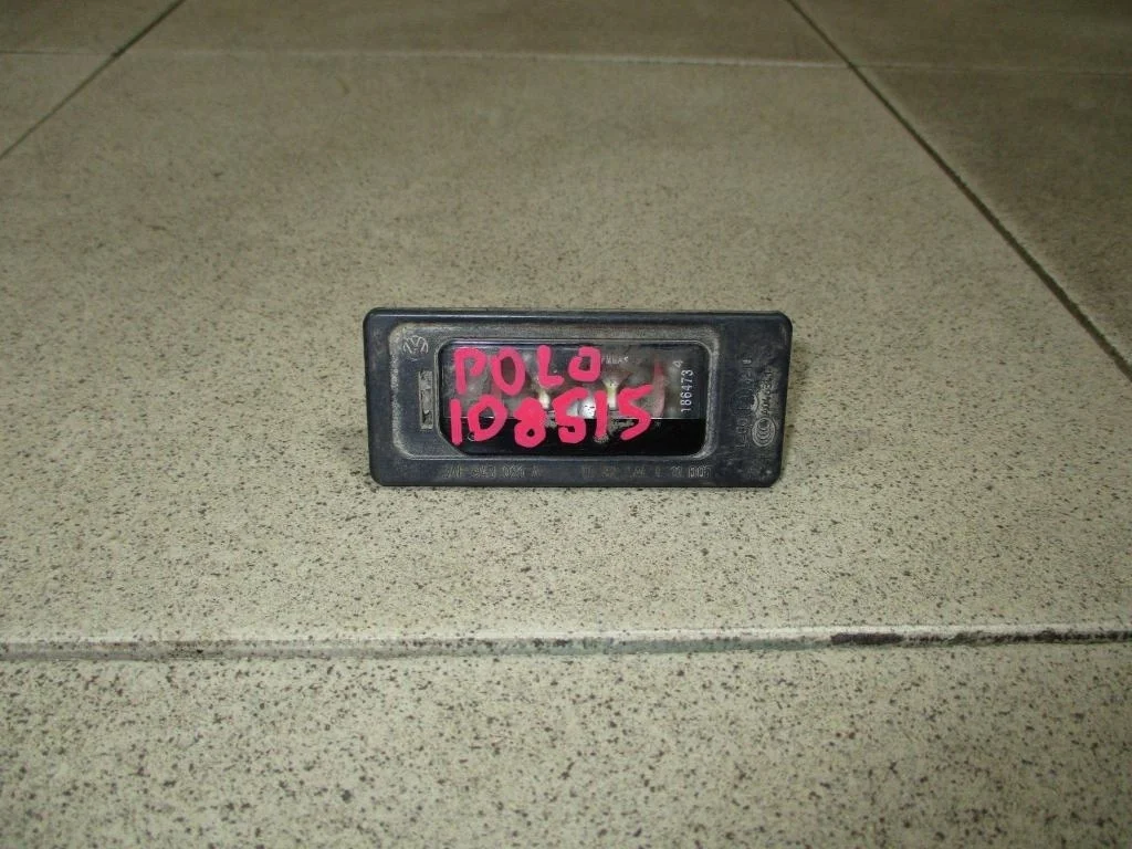 Фонарь подсветки номера Volkswagen Polo 5