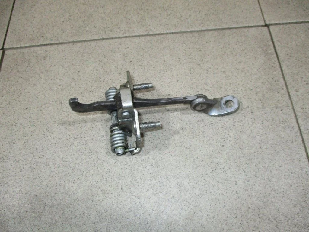 Ограничитель двери Renault Logan 1 L90