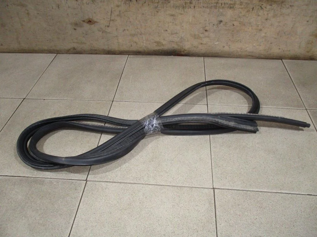 Уплотнитель багажника Renault Logan 1 L90