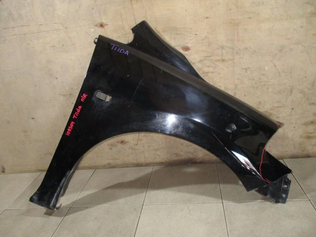 Крыло переднее правое Nissan Tiida 2012 C11