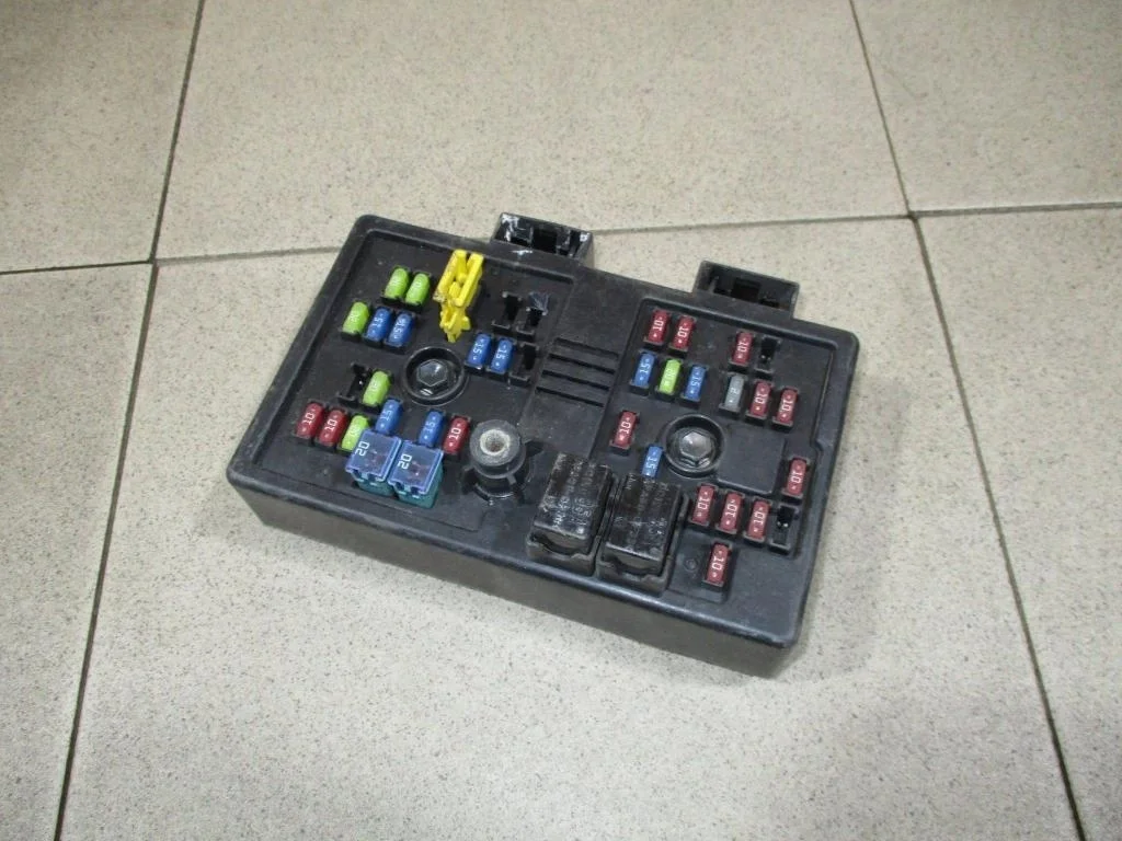 Блок предохранителей Chevrolet Captiva 2007 (C100)