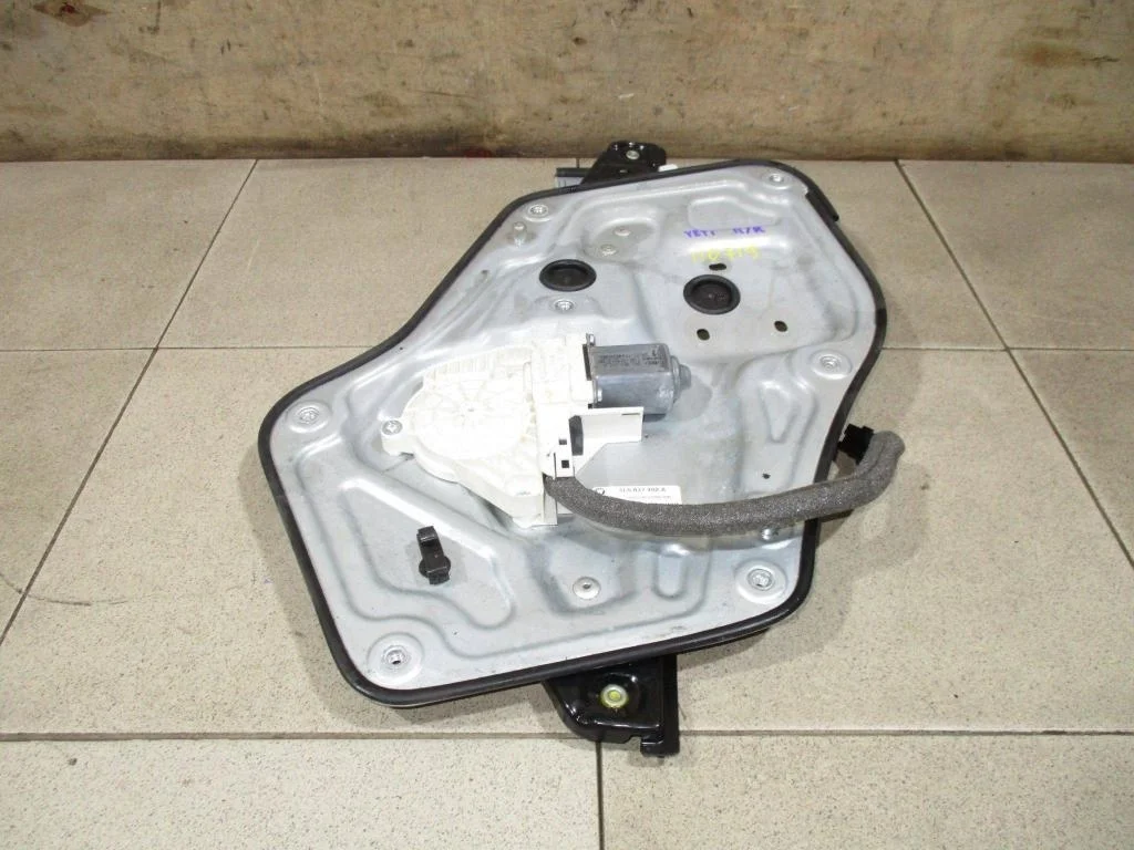 Стеклоподъемник передний правый Skoda Yeti 2012 5L
