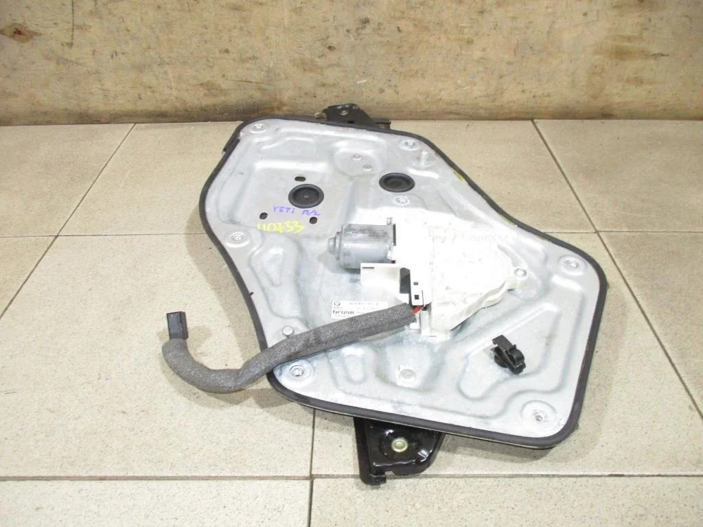 Стеклоподъемник передний левый Skoda Yeti 2012 5L