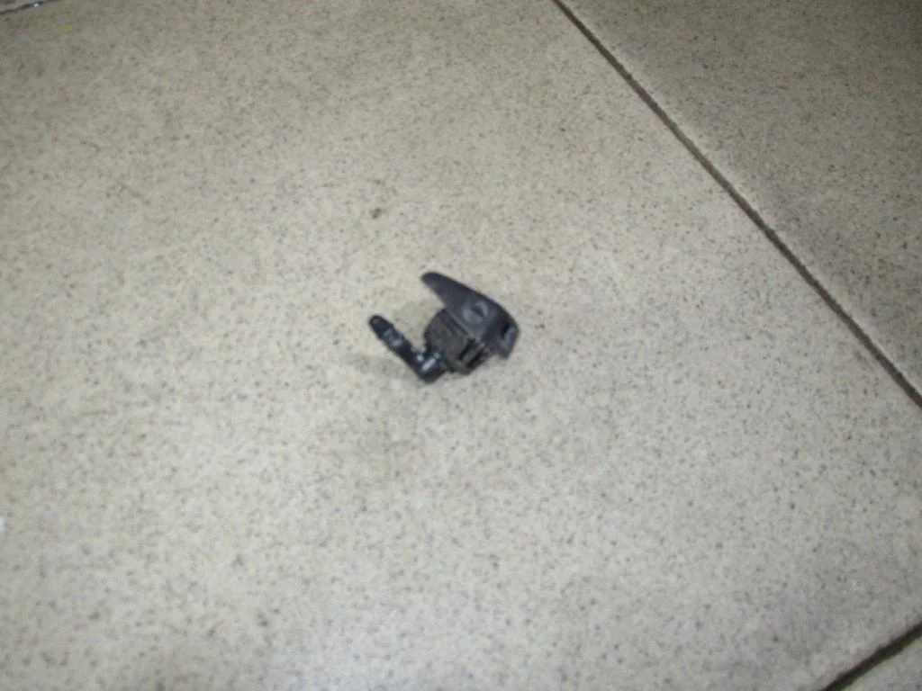 Форсунка омывателя лобового стекла Fiat Albea 178