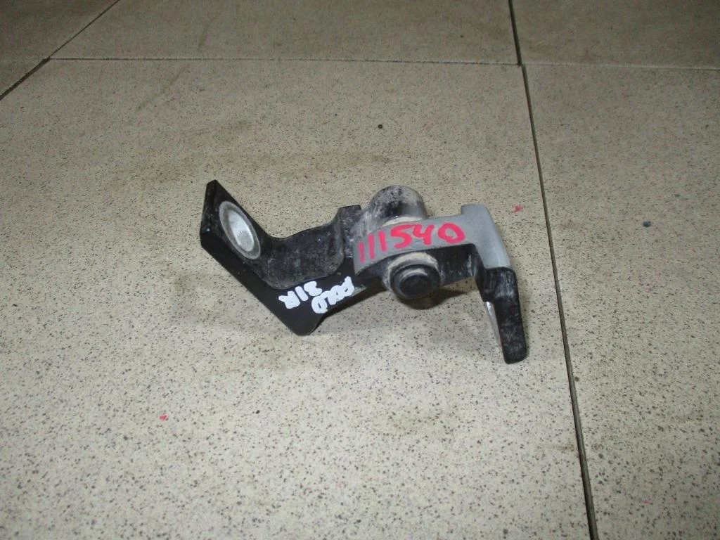 Петля двери Volkswagen Polo 5