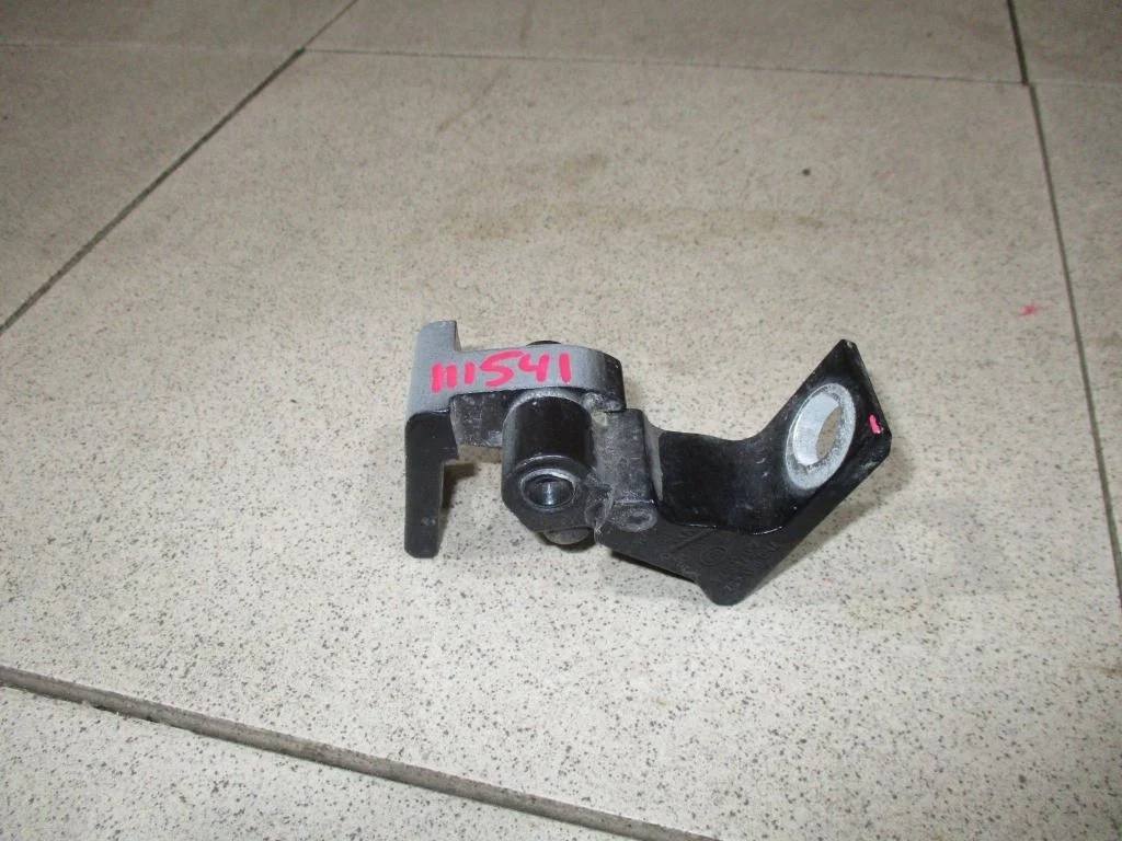 Петля двери Volkswagen Polo 5