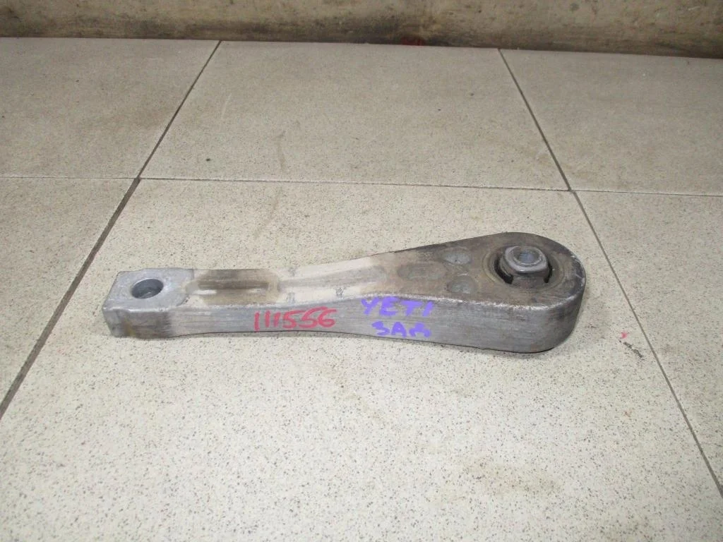 Опора двигателя задняя Skoda Yeti 2012 5L