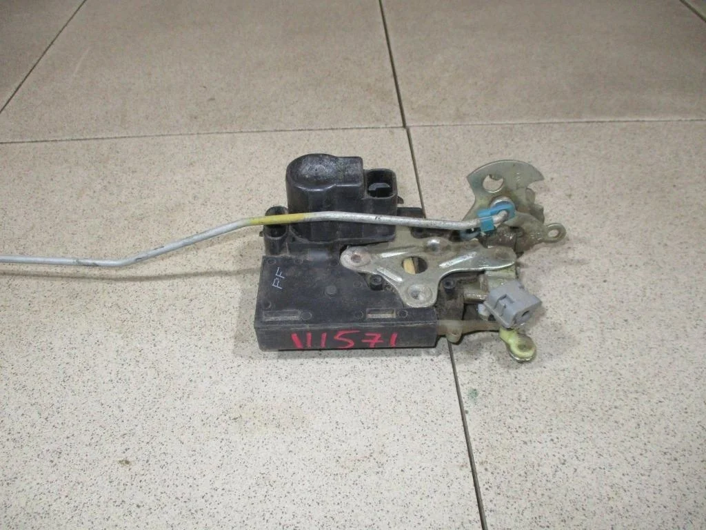 Замок двери передней правой Chevrolet Aveo T250, T255